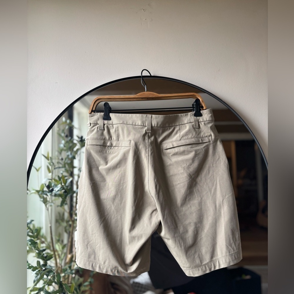 LULULEMON | commission classic fit 9 inch inseam | size 32 - Picture 3 of 5